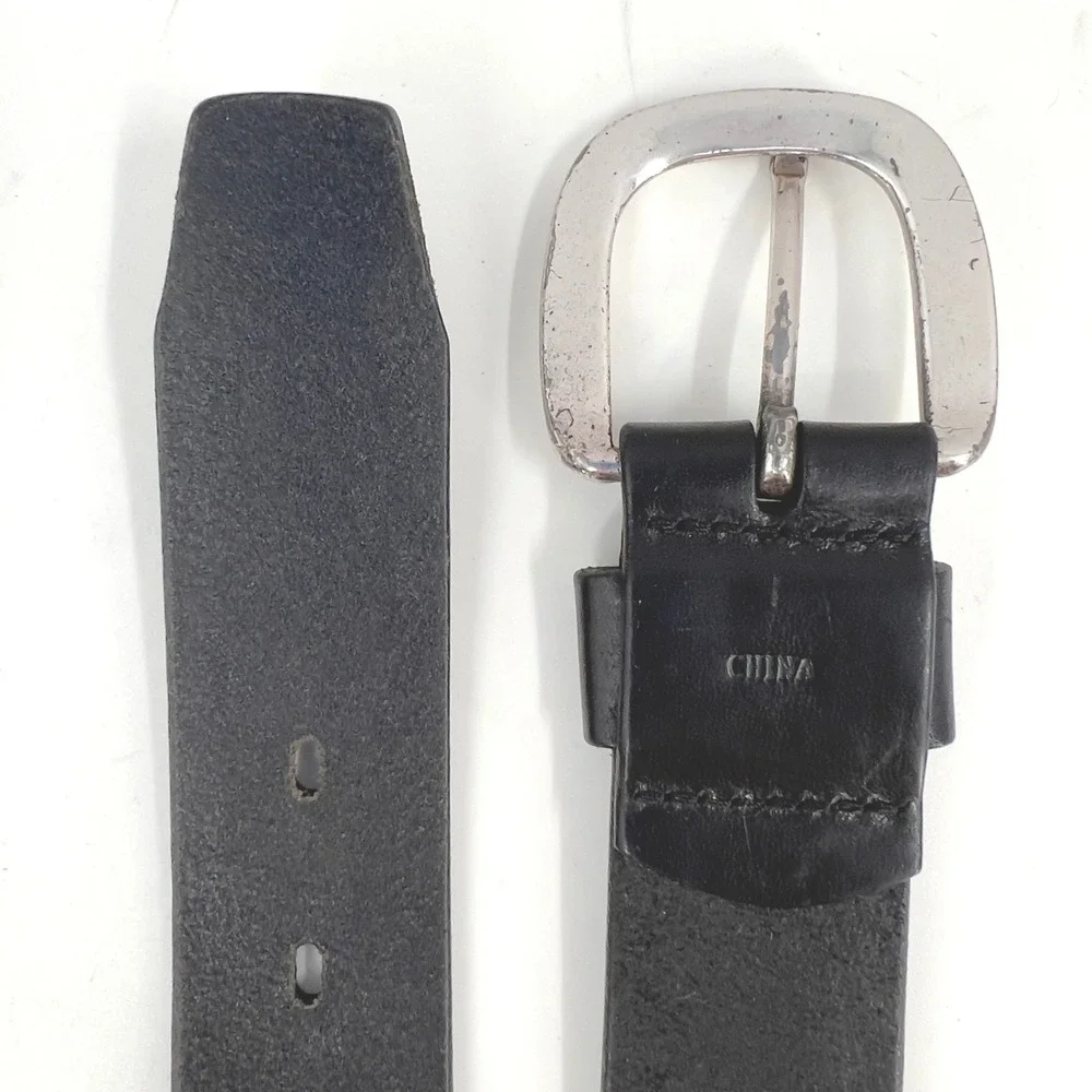 Fossil Mens Black‎ Leather Belt Silver Logo Buckle Size L fits 31-36  Rugged